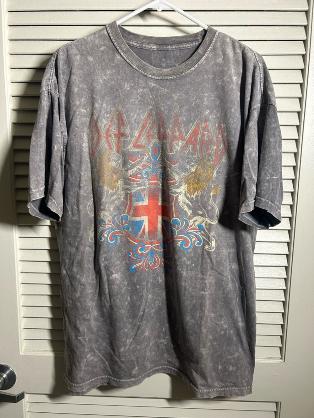 Vintage-Style Gray Graphic Def Leppard Band Tee